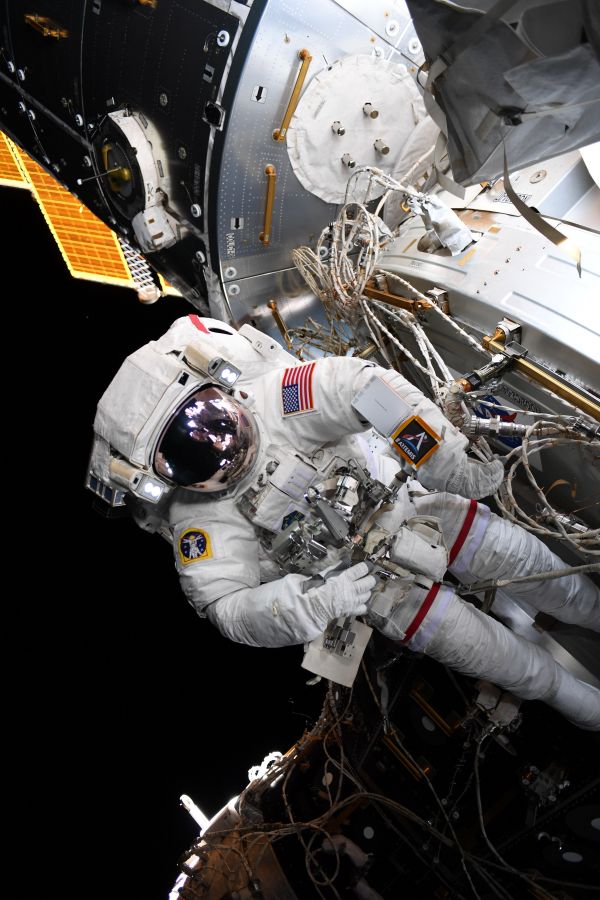 NASA - Astronaut Nick Hague wears Artemis patch